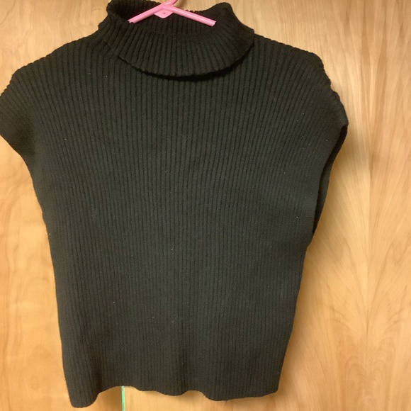 Cute turtle neck black vest size s from shein - Picture 1 of 2
